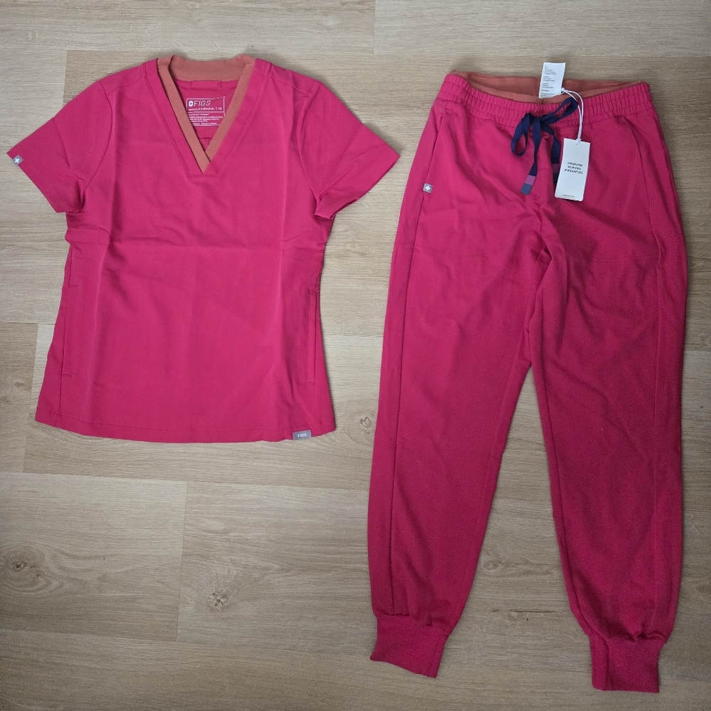 FIGS Women's Scrub Set